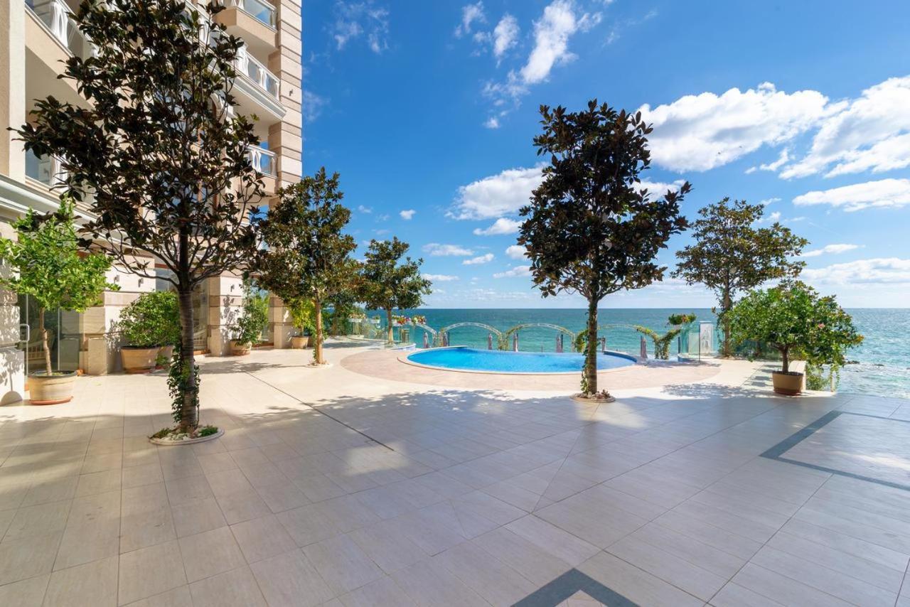 Luxurious And Panoramic Apartments At The Beach In La Mer Complex โกลเดน แซนส์ ภายนอก รูปภาพ