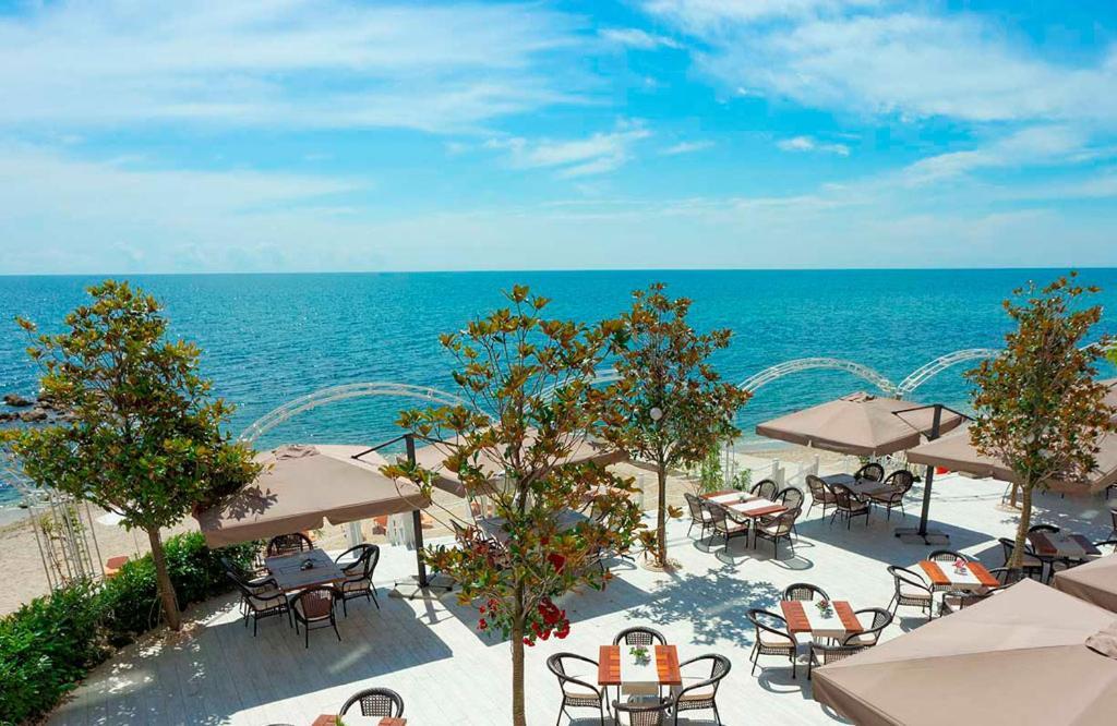 Luxurious And Panoramic Apartments At The Beach In La Mer Complex โกลเดน แซนส์ ภายนอก รูปภาพ