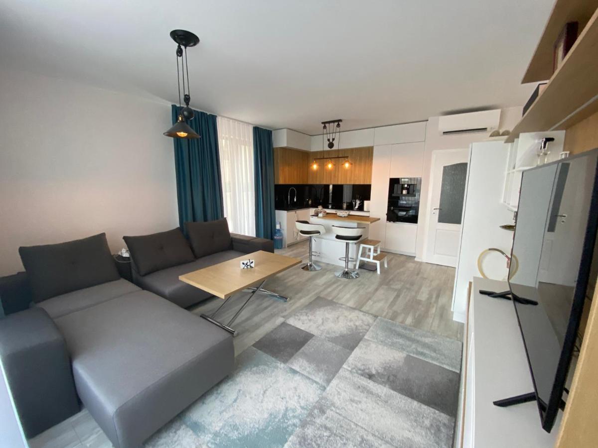 Luxurious And Panoramic Apartments At The Beach In La Mer Complex โกลเดน แซนส์ ภายนอก รูปภาพ