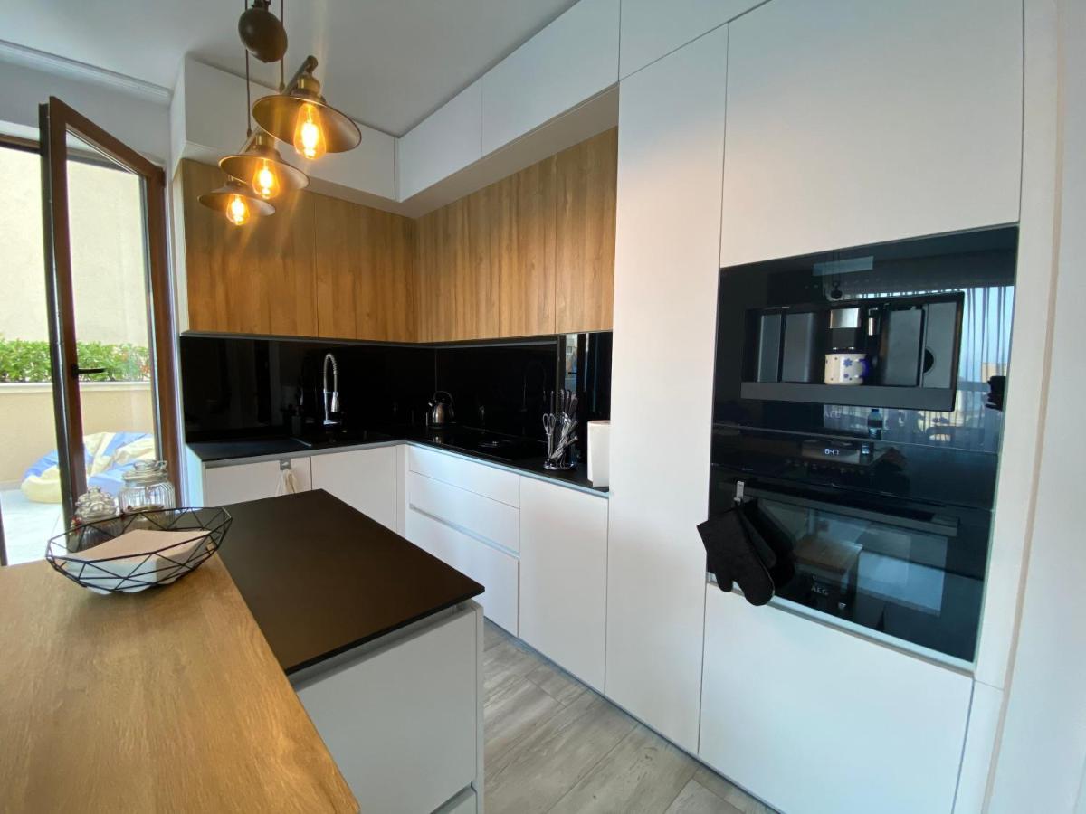 Luxurious And Panoramic Apartments At The Beach In La Mer Complex โกลเดน แซนส์ ภายนอก รูปภาพ