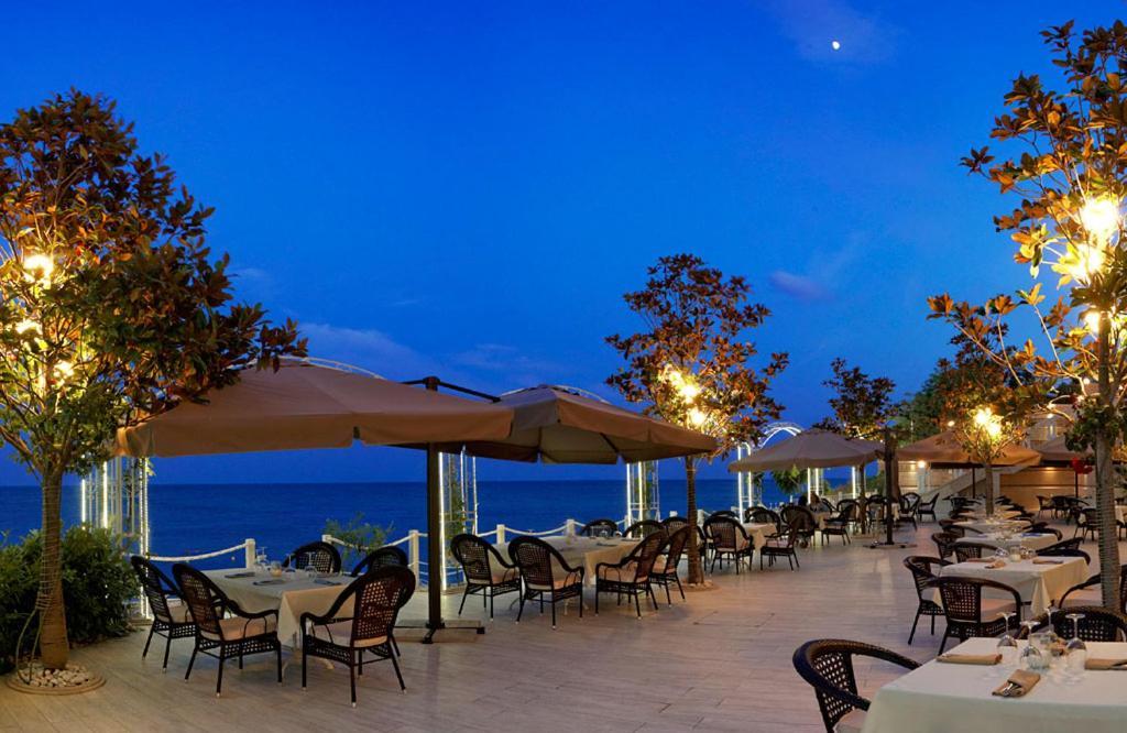 Luxurious And Panoramic Apartments At The Beach In La Mer Complex โกลเดน แซนส์ ภายนอก รูปภาพ