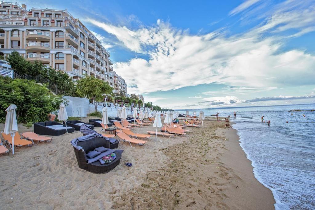 Luxurious And Panoramic Apartments At The Beach In La Mer Complex โกลเดน แซนส์ ภายนอก รูปภาพ