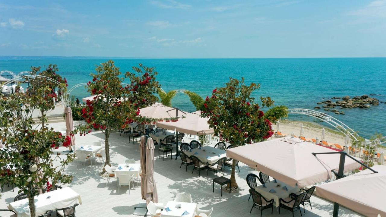 Luxurious And Panoramic Apartments At The Beach In La Mer Complex โกลเดน แซนส์ ภายนอก รูปภาพ