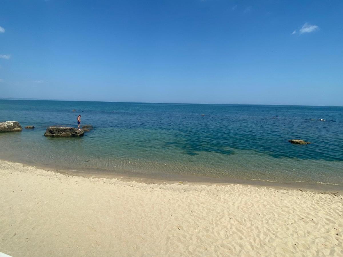 Luxurious And Panoramic Apartments At The Beach In La Mer Complex โกลเดน แซนส์ ภายนอก รูปภาพ