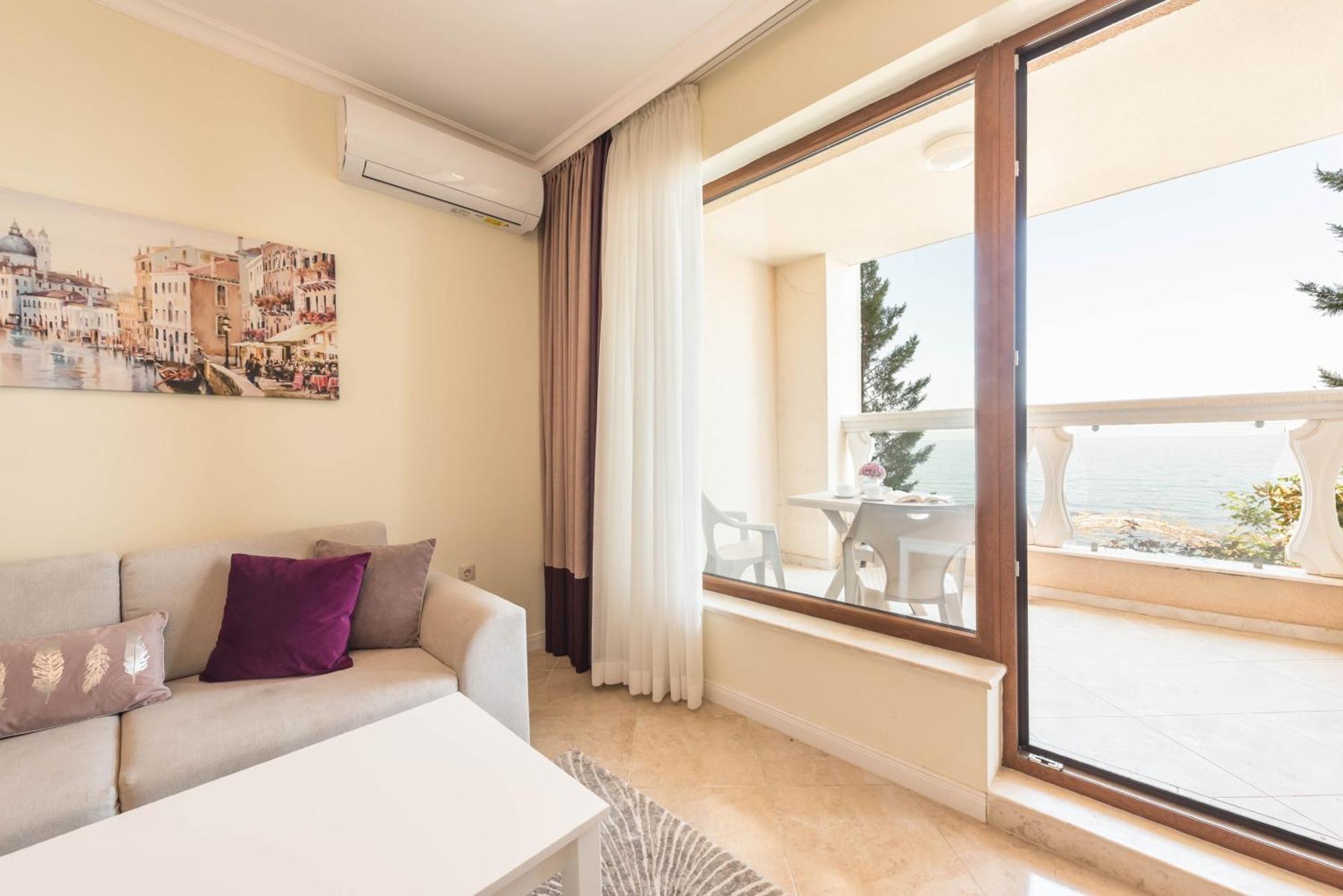 Luxurious And Panoramic Apartments At The Beach In La Mer Complex โกลเดน แซนส์ ภายนอก รูปภาพ