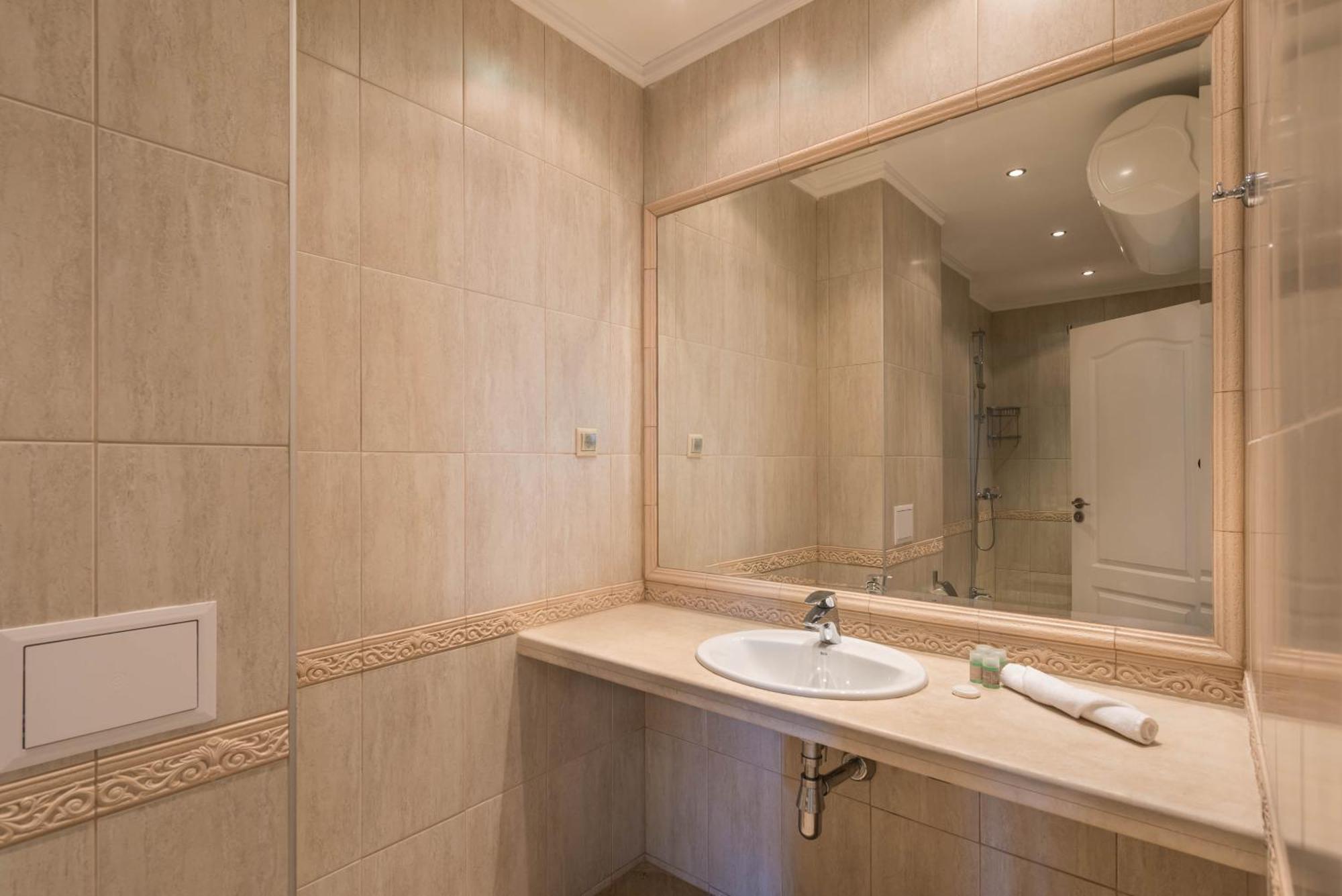 Luxurious And Panoramic Apartments At The Beach In La Mer Complex โกลเดน แซนส์ ภายนอก รูปภาพ