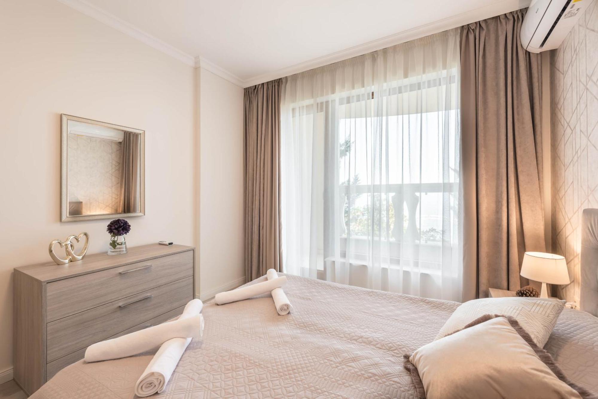Luxurious And Panoramic Apartments At The Beach In La Mer Complex โกลเดน แซนส์ ภายนอก รูปภาพ