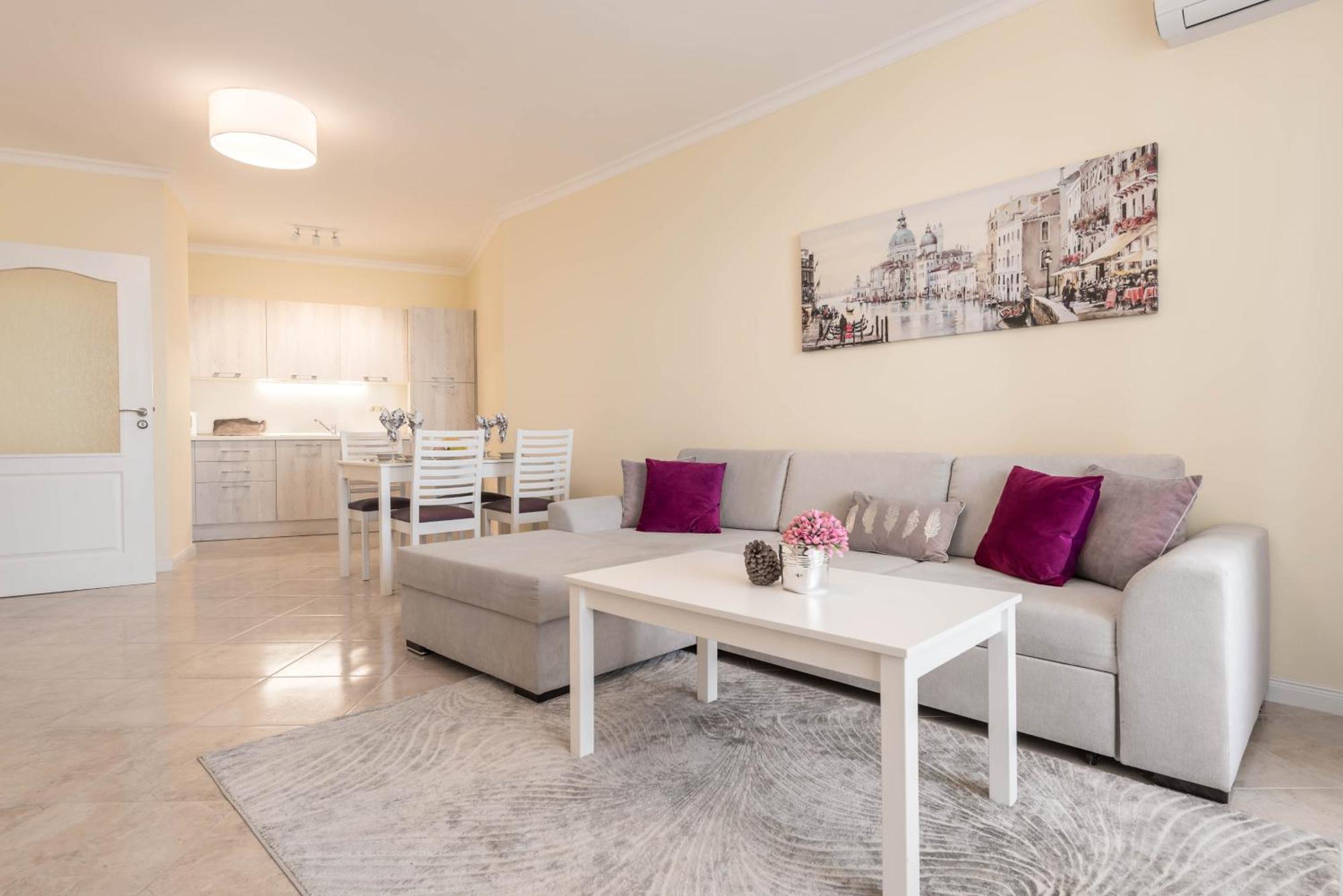 Luxurious And Panoramic Apartments At The Beach In La Mer Complex โกลเดน แซนส์ ภายนอก รูปภาพ