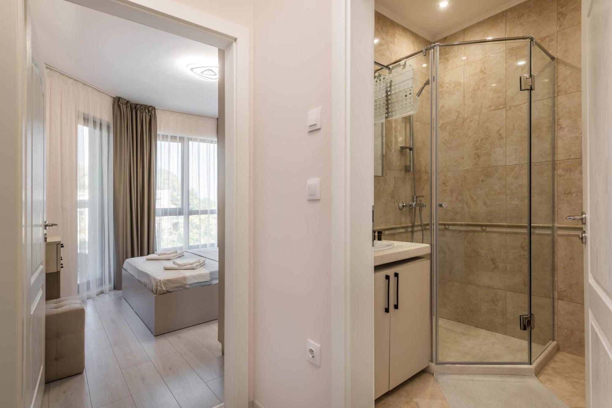 Luxurious And Panoramic Apartments At The Beach In La Mer Complex โกลเดน แซนส์ ภายนอก รูปภาพ