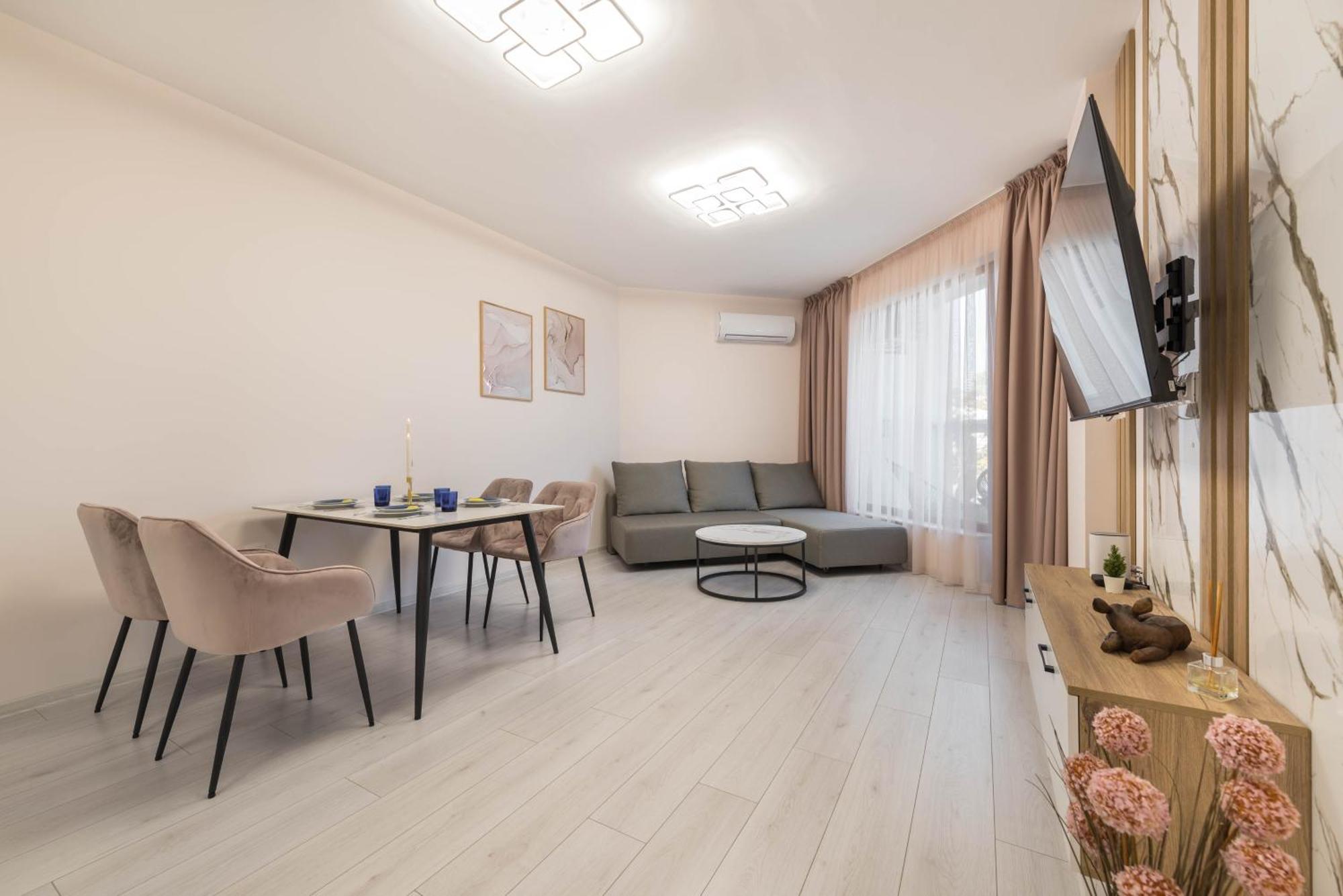 Luxurious And Panoramic Apartments At The Beach In La Mer Complex โกลเดน แซนส์ ภายนอก รูปภาพ