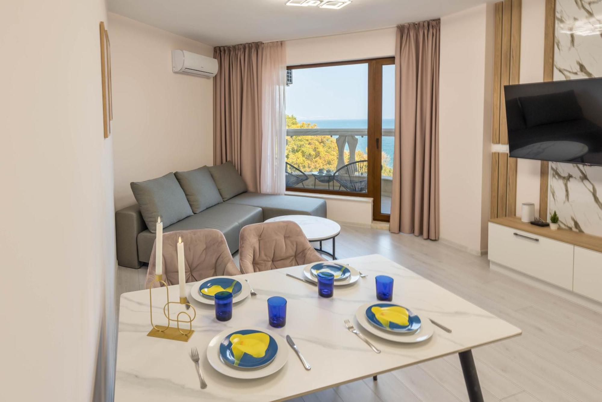 Luxurious And Panoramic Apartments At The Beach In La Mer Complex โกลเดน แซนส์ ภายนอก รูปภาพ