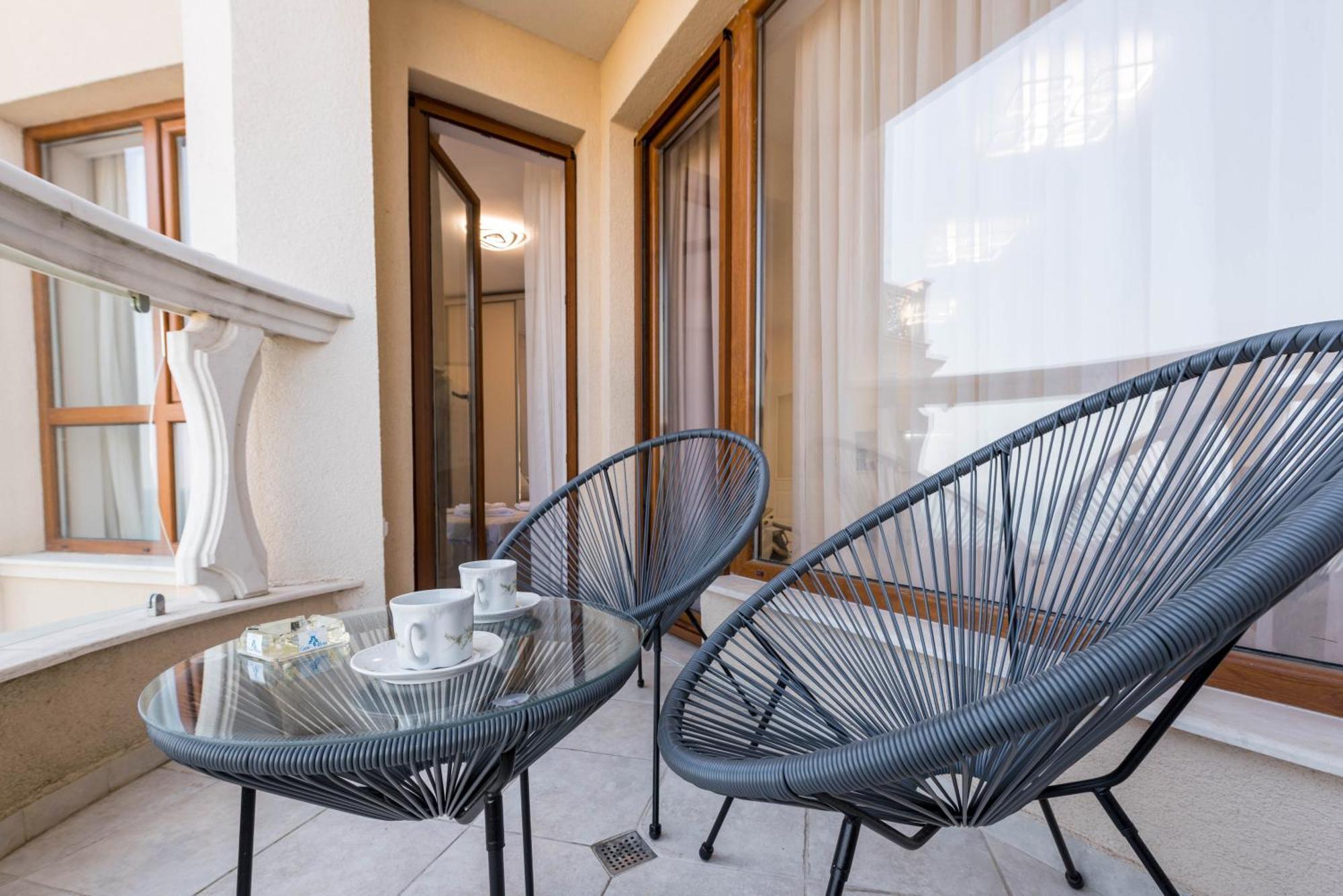 Luxurious And Panoramic Apartments At The Beach In La Mer Complex โกลเดน แซนส์ ภายนอก รูปภาพ
